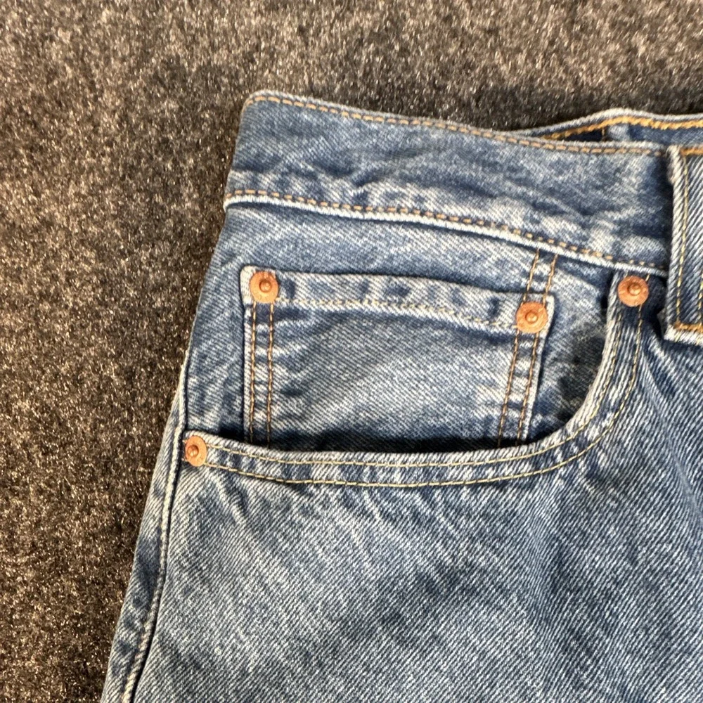 Levi's Men's 34x30 (altered) Straight Leg Regular Fit Mid-Rise Jeans Light Wash